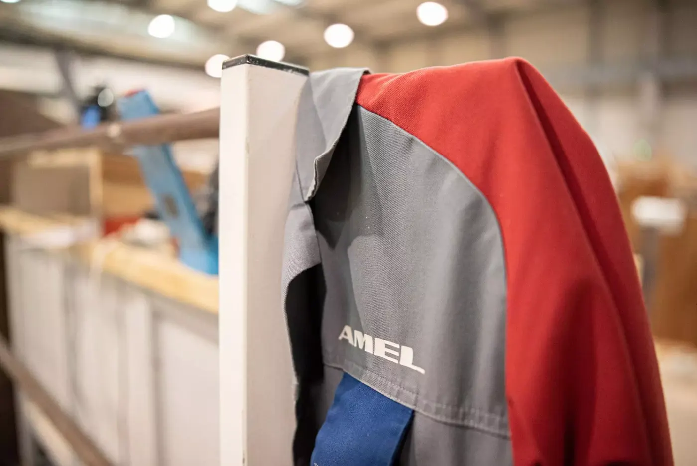 Veste de travail Amel dans l'atelier