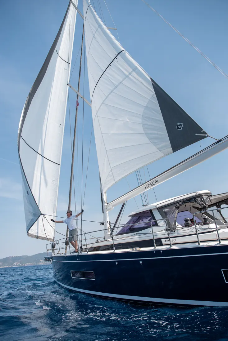 Voilier Amel sous voiles