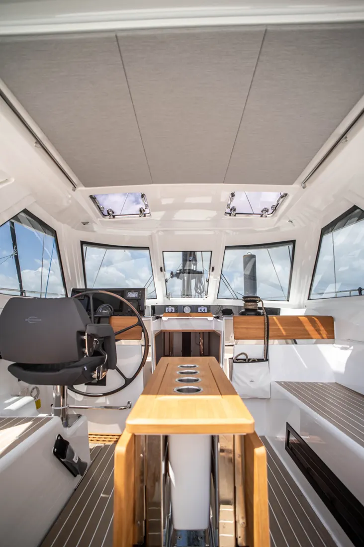 Poste de pilotage de l'Amel 60