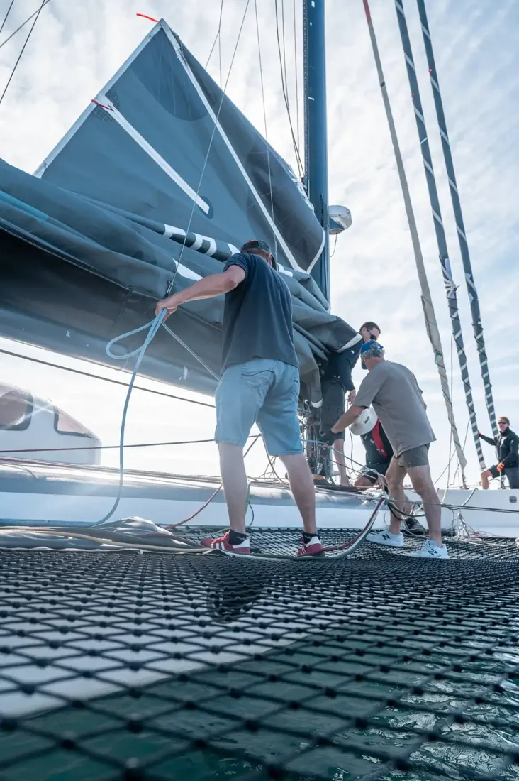 Manœuvre sur le filet du trimaran