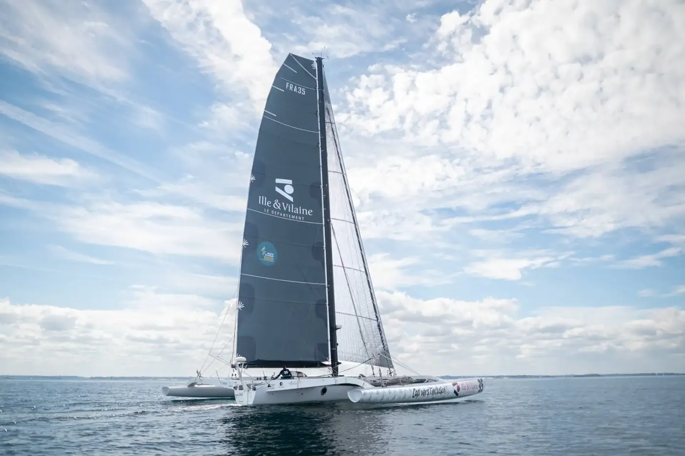 Le trimaran de Fabrice Payen au large